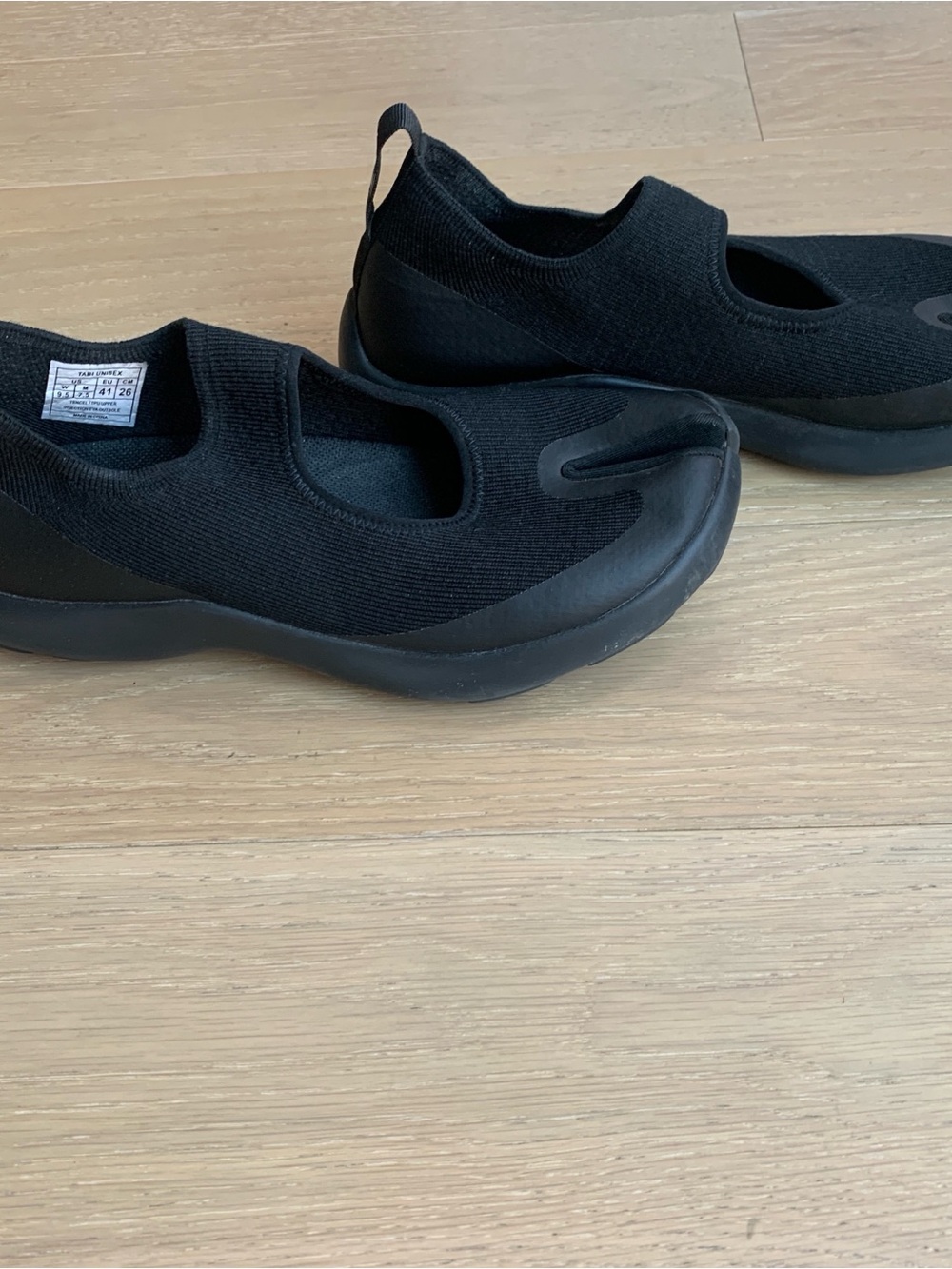 Tabi-Style Black Athletic Slip-On Shoes - Picture 3 of 7